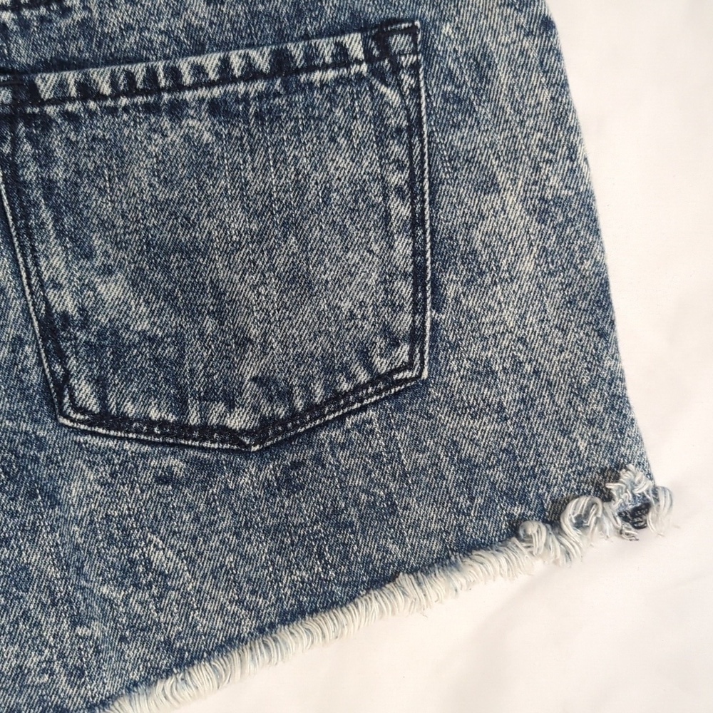 BDG Freja Embellished Mid-Rise Denim Cutoff Short, Color Bandana Wash Size 27 - Picture 14 of 16